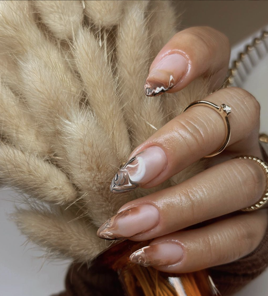 15 Pretty Almond Shaped Nail Designs You’ll Love